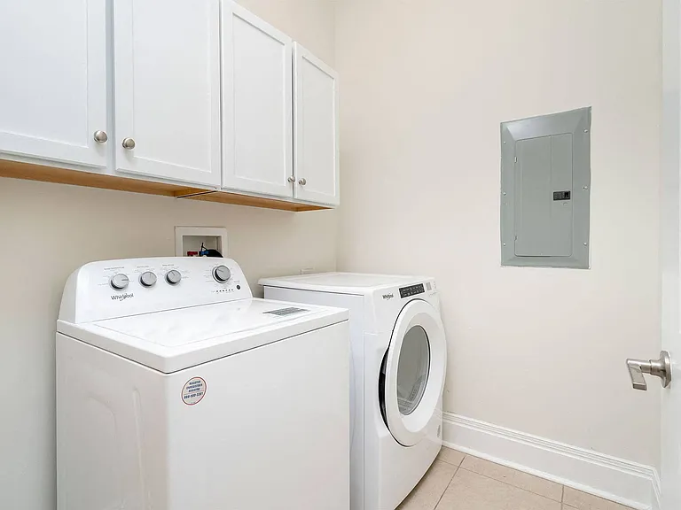 Harrison Park Apartments — Photo 33