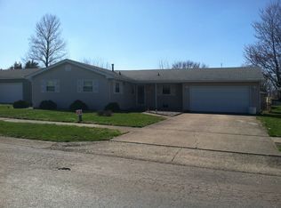 1005 N 32nd St, Mattoon, IL 61938