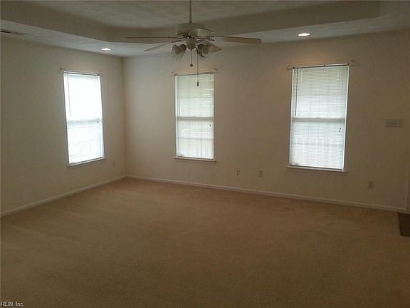 3rd image of 1116 Hawthorne Dr