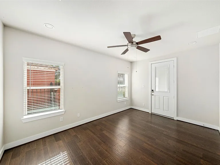 420 W 28th St #D — Photo 27