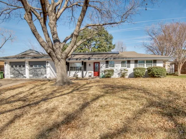 508 Tumbleweed Dr, Hurst, TX 76054