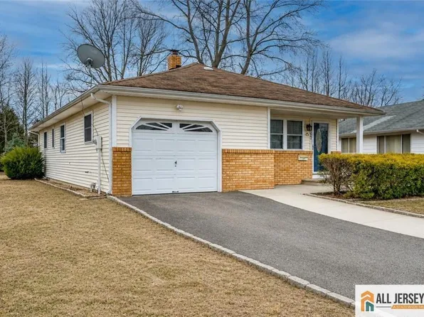321 Curacao St, Toms River, NJ 08757