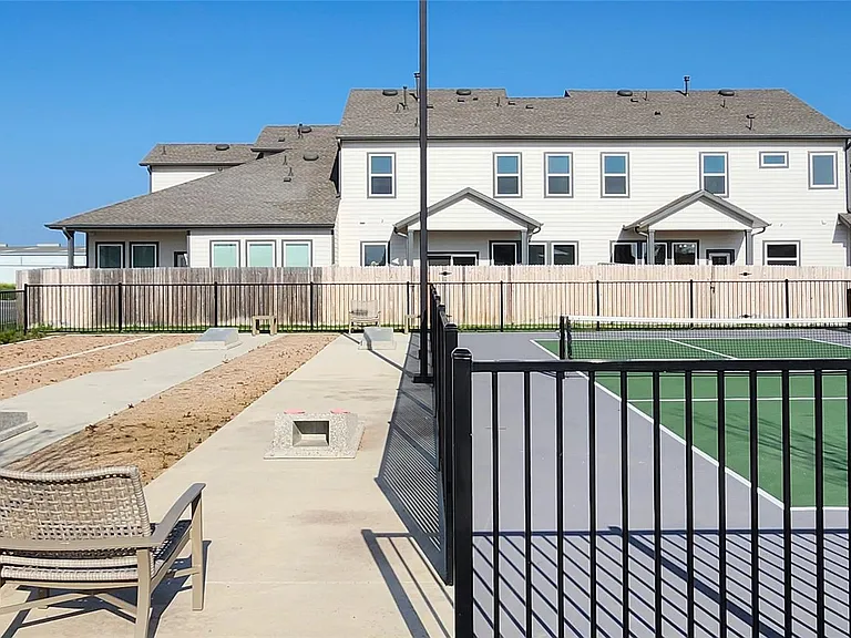 5303 Bruno St — Photo 36