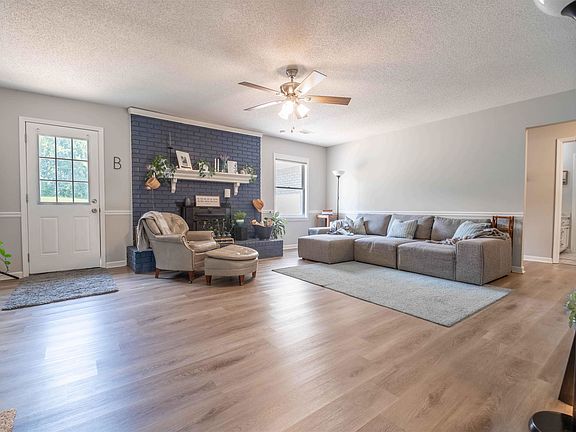 3rd image of 205 Blue Gray Cir