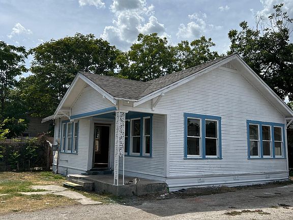 4th image of 111 School St