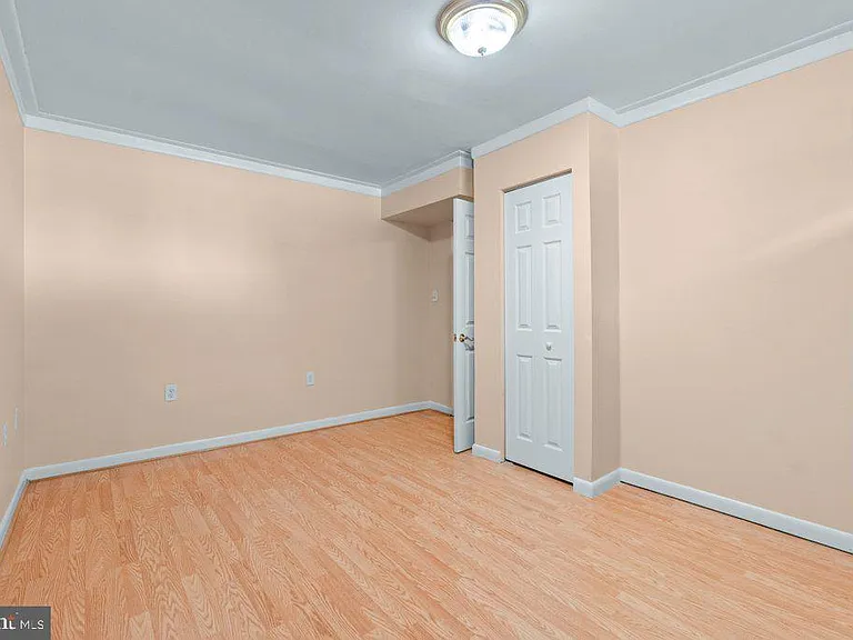 8 Wessex Ct — Photo 31
