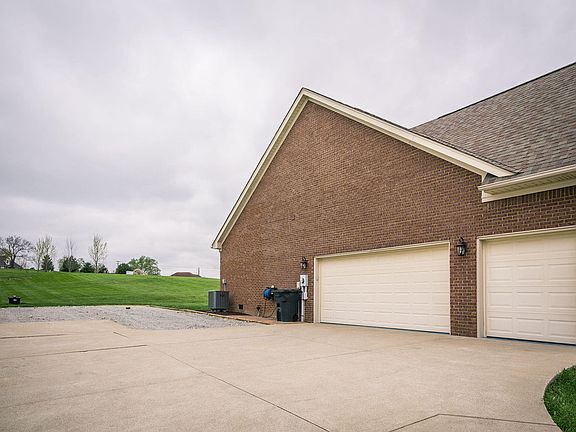 4th image of 134 Maddox Ave