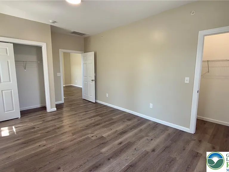 801 W Broad #3 — Photo 16