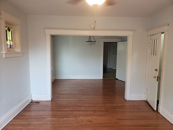 3rd image of 4920 Columbia Ave Floor 2