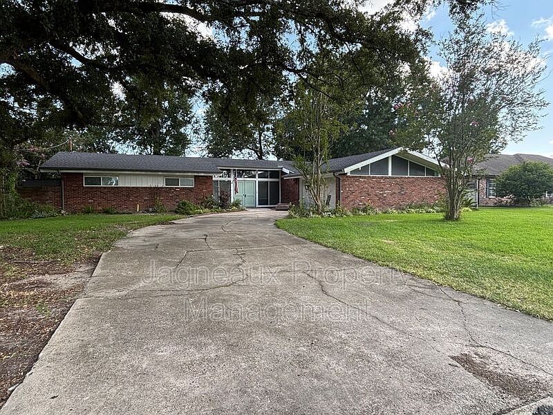 1st image of 307 Allison Ln