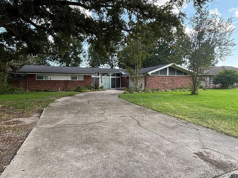 307 Allison Ln