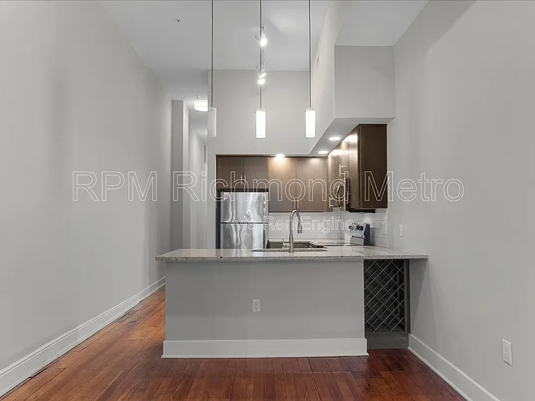 20 E Broad St — Photo 22
