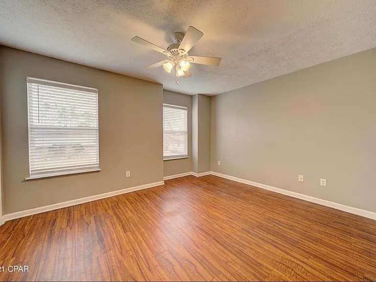 1035 W 11th Ct — Photo 4