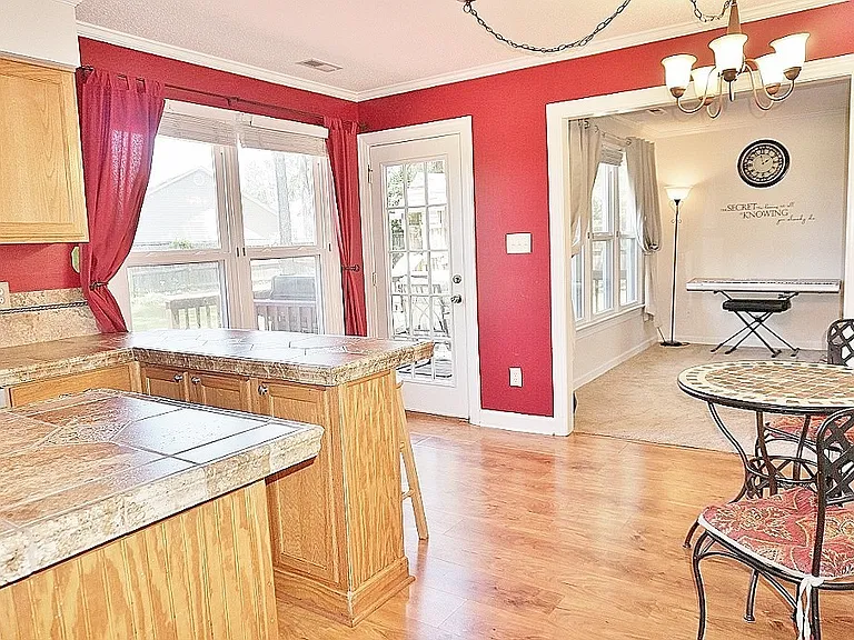 408 Hampshire Pl — Photo 15