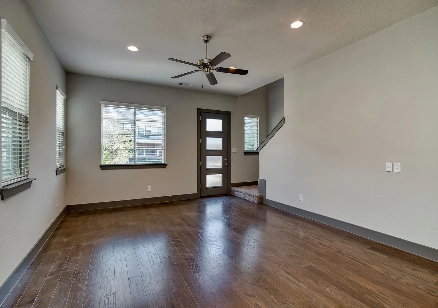 Gorgeous 3 Bedroom Townhouse Located In Fort Worth! — Photo 2