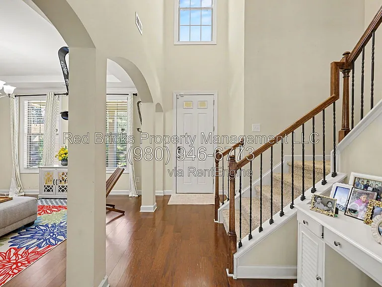 747 Coralbell Way — Photo 10