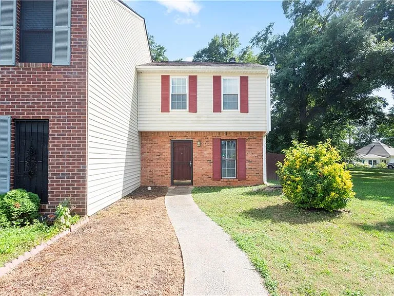 1585 Springleaf Point SE — Photo 1