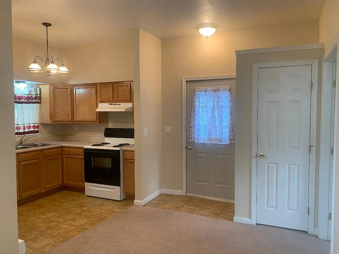 1 bed, 416 sqft, $1,200 — Photo 2
