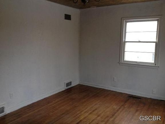 3rd image of 2200 Terrace Pl