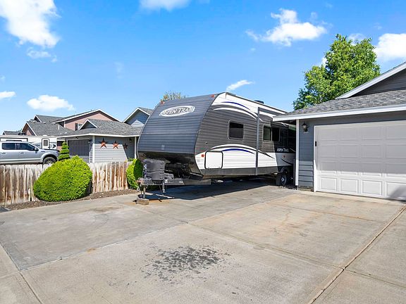 3rd image of 8415 Desoto Dr