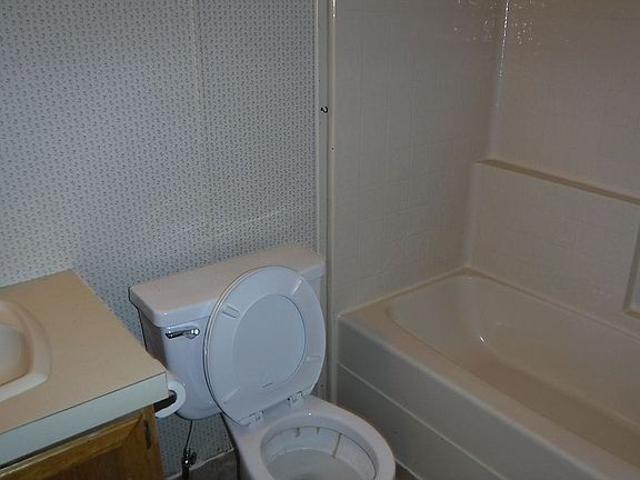 5th image of 807 Greenbrier St