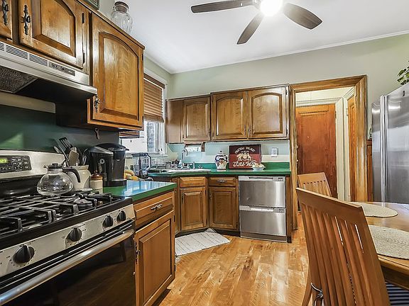 4th image of 4851 38th St