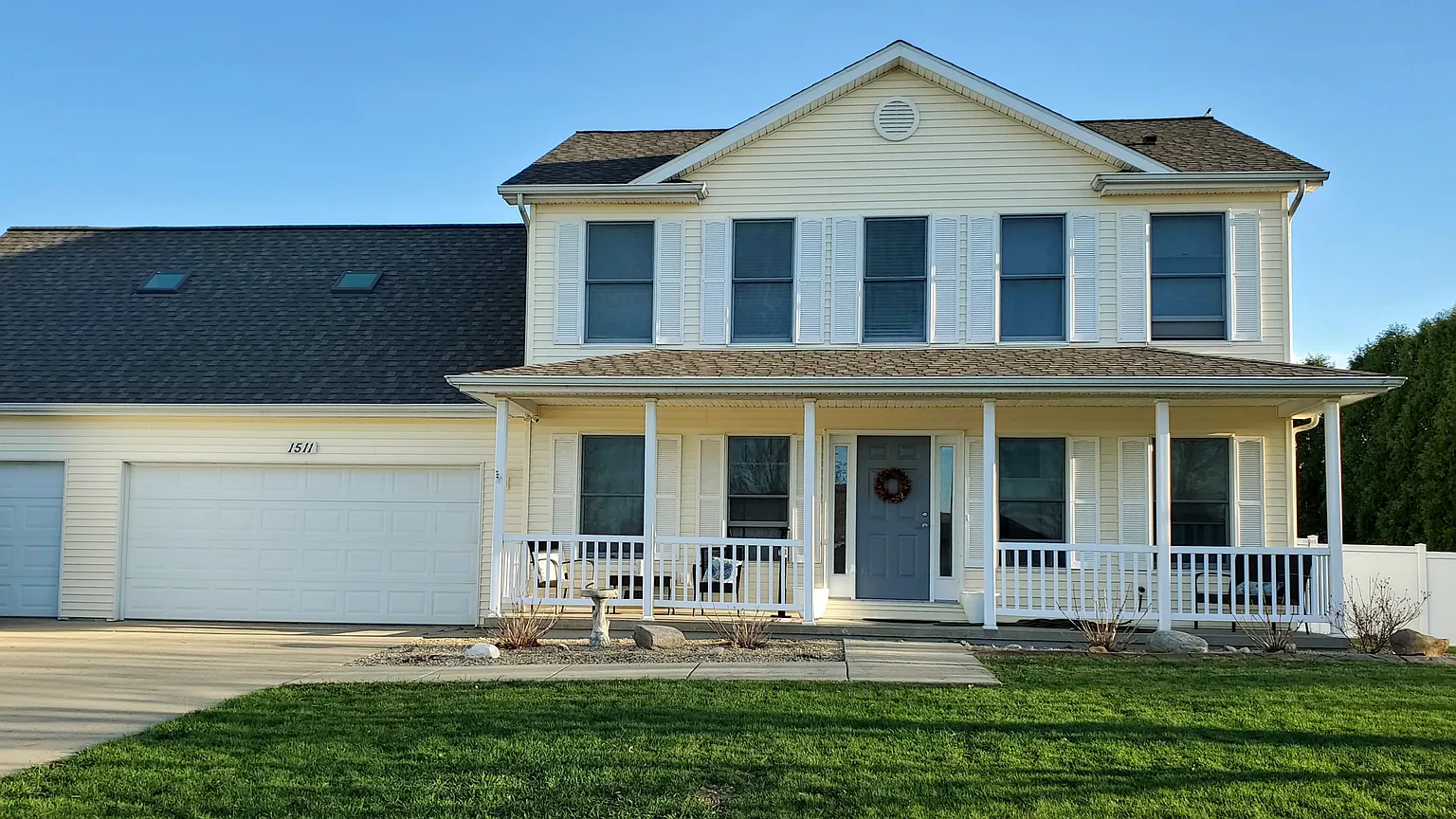 1511 Locust Dr photo 1