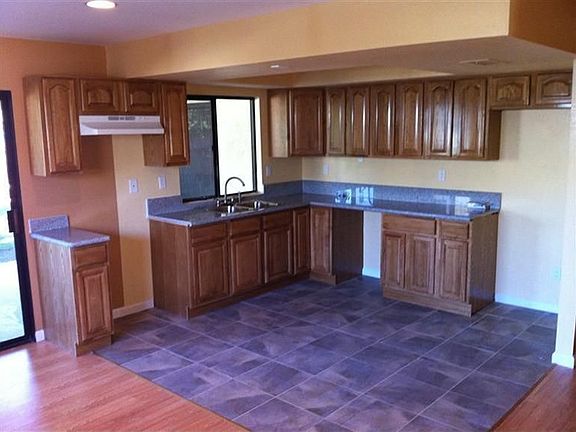 4th image of 17860 Idyllwild Ln