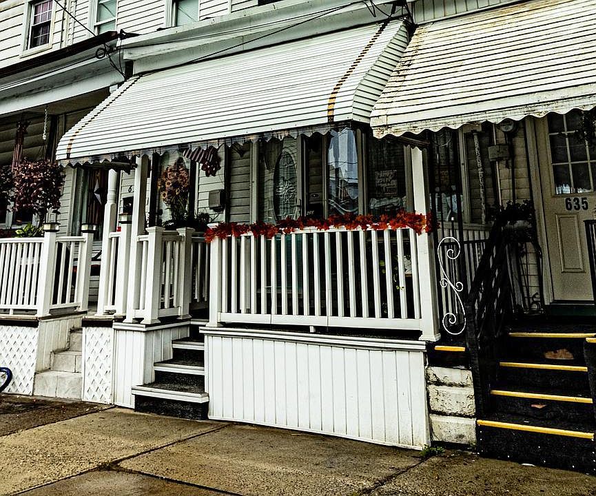 1st image of 633 E Centre St