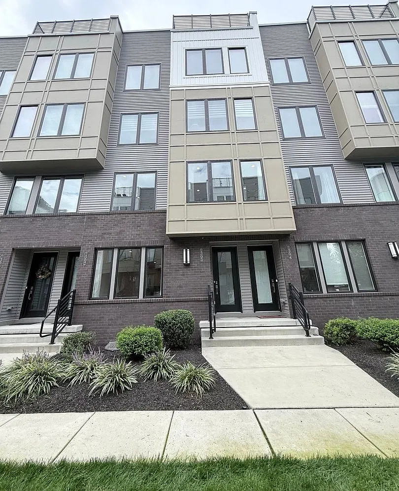 **Coming Soon** Kop Townhome With Ev Charger & Open Floor Plan — Photo 1