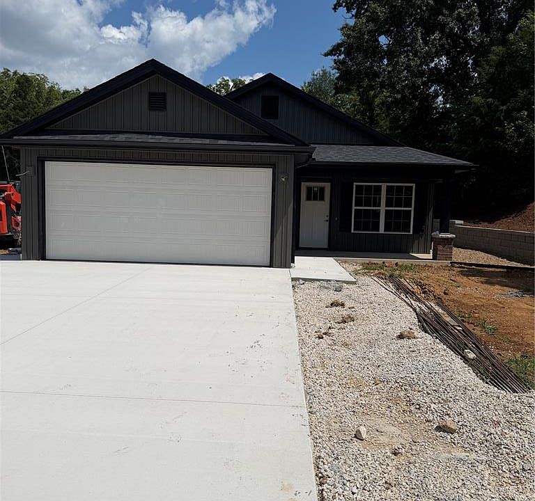 1st image of 168 Leimer Ln