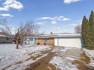 521 McDevitt St, Shakopee, MN 55379