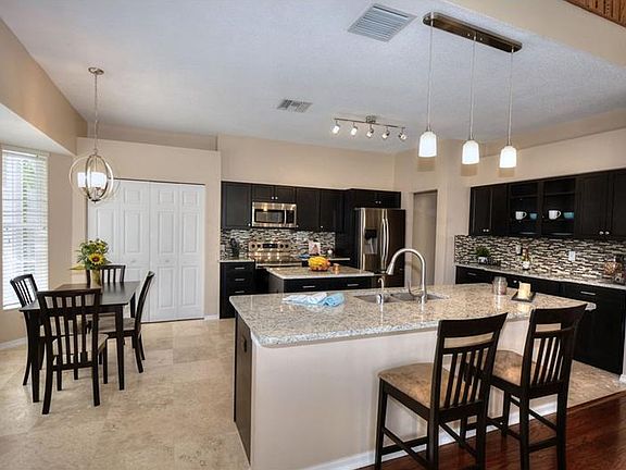 5th image of 15601 Eastbourn Dr