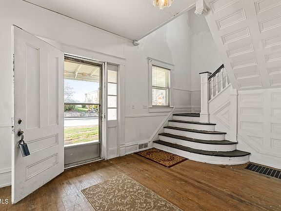 2nd image of 301 S Irish St