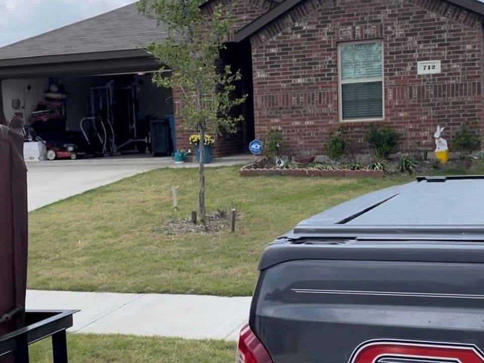 1st image of 712 Saddle Horn Way