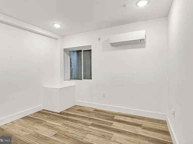 1153 N Front St #1R — Photo 23