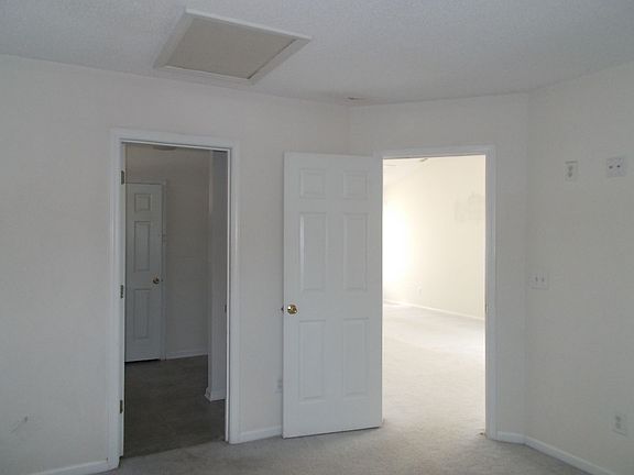 5th image of 105 White Ash Ln