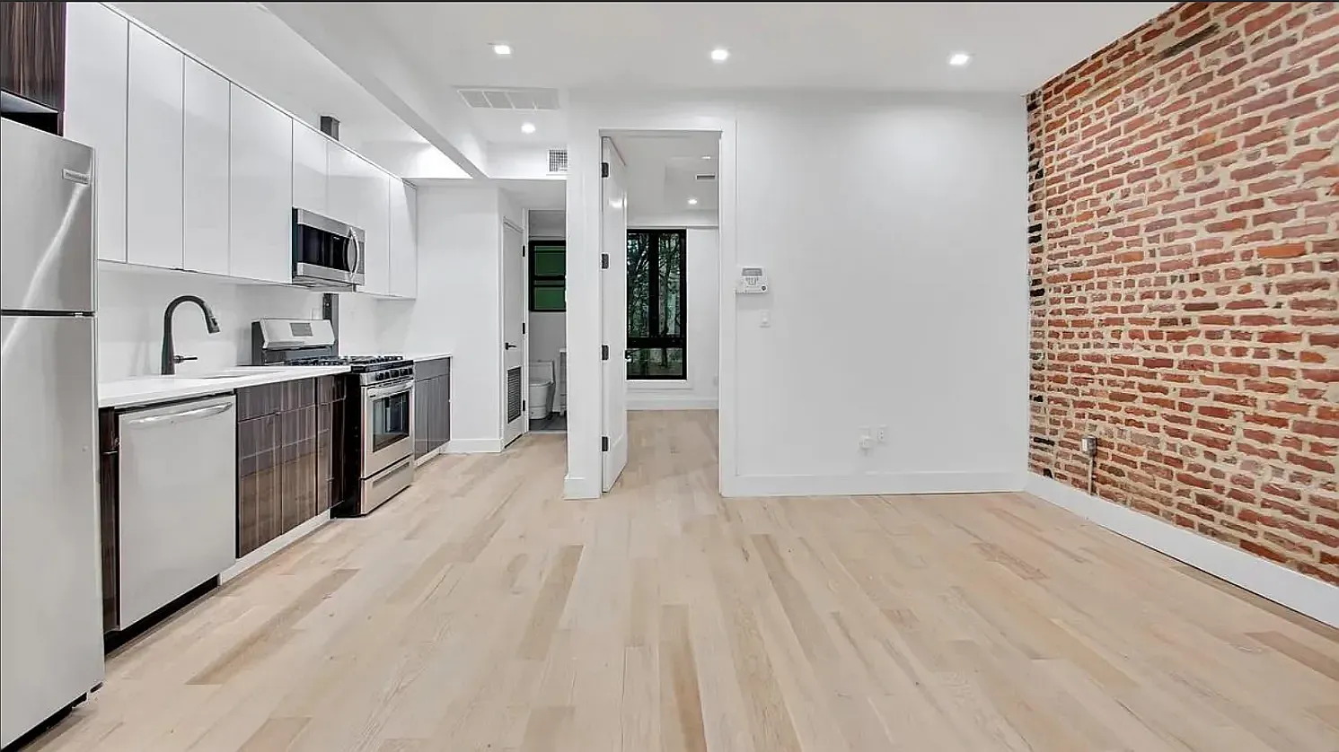 424 Jefferson Avenue — Photo 2