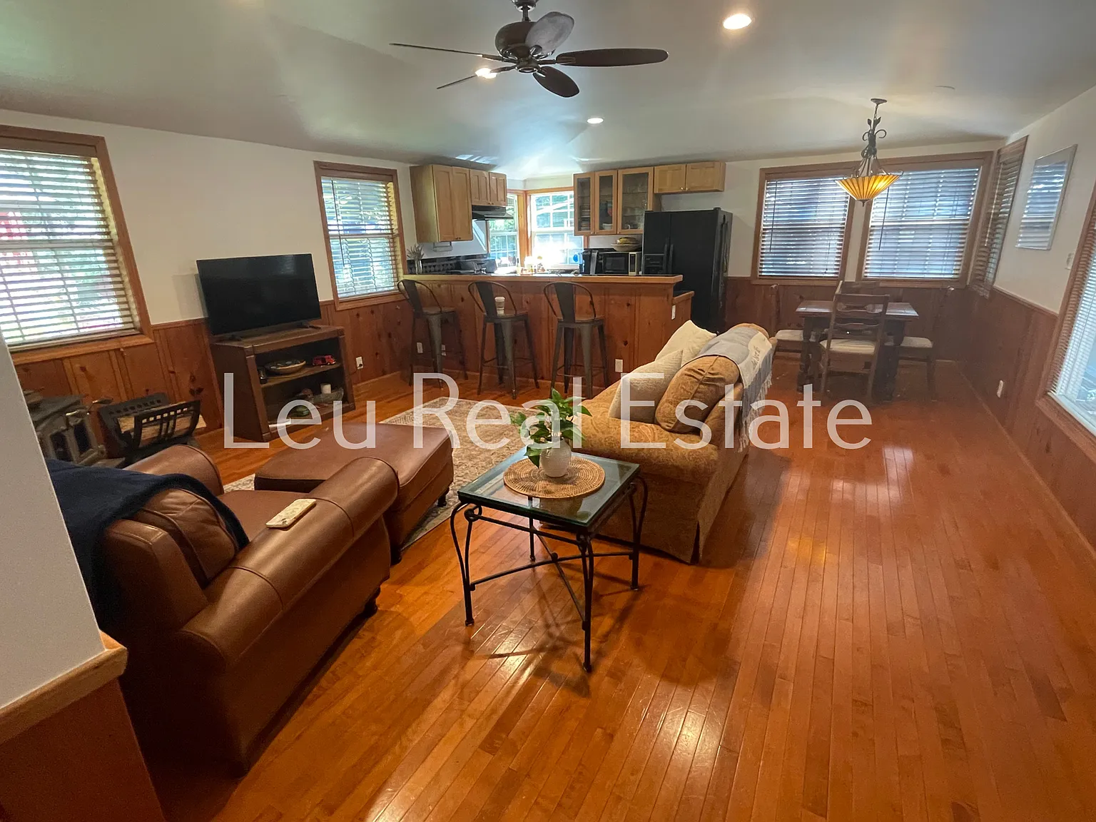 2 bed, 858 sqft, $2,300 — Photo 3