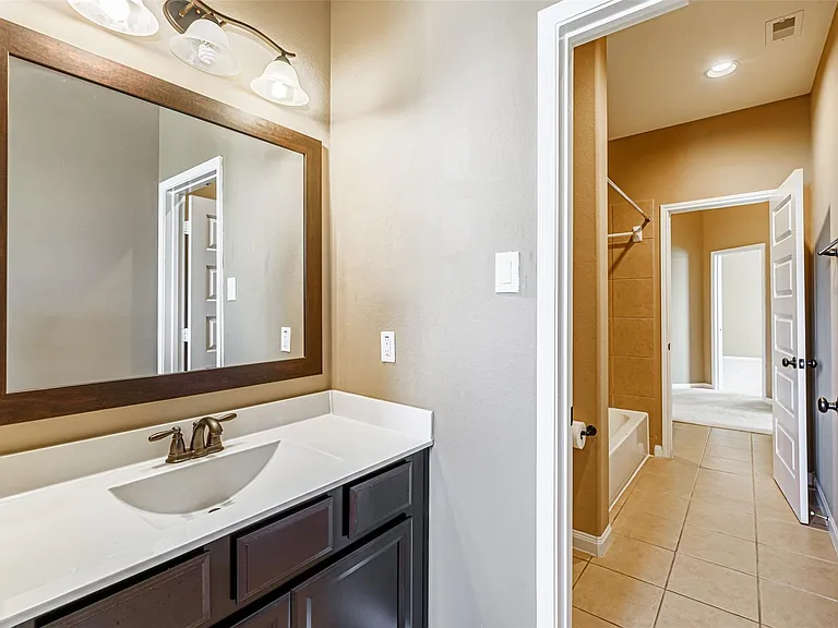 4607 Rockton Hills Ln — Photo 41