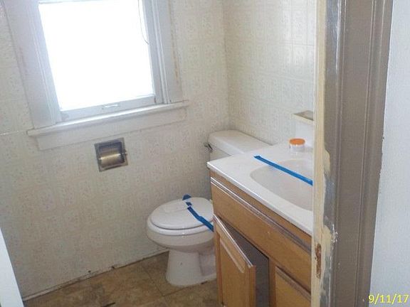 5th image of 669 S Oak Park Ct