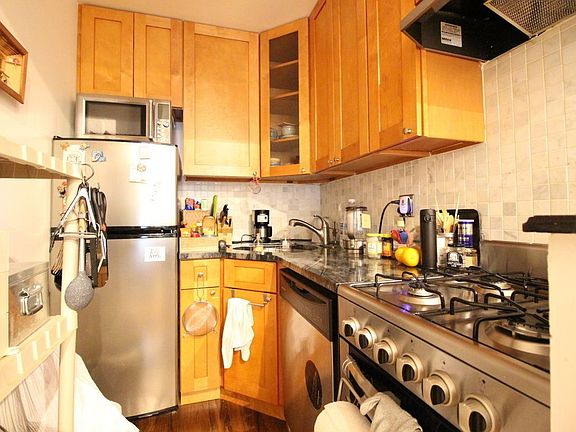 4th image of 339 W 20th St #2B
