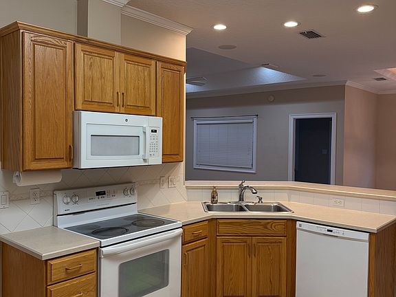 3rd image of 808 Lark St #1