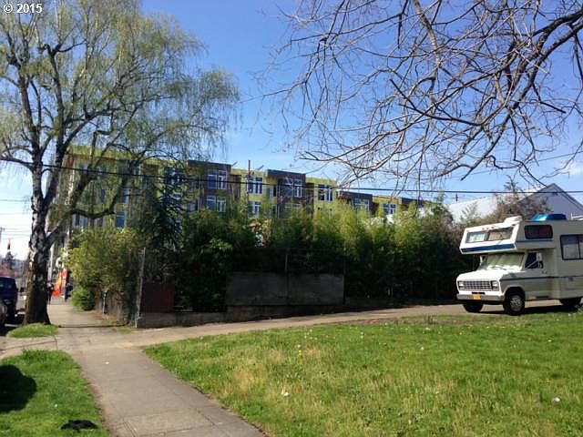 2nd image of 35 NE Skidmore St