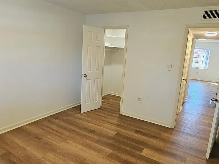 1112 W Main St #B5 — Photo 14