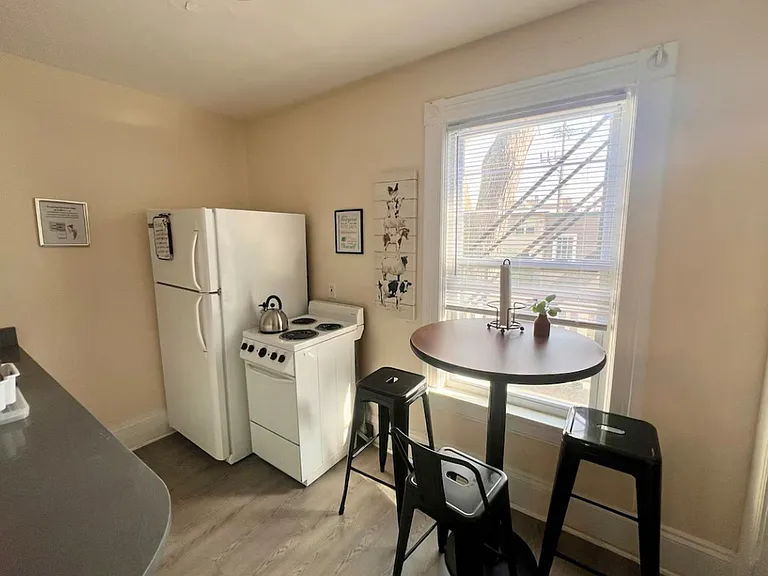 1934 N Oakland Ave — Photo 8