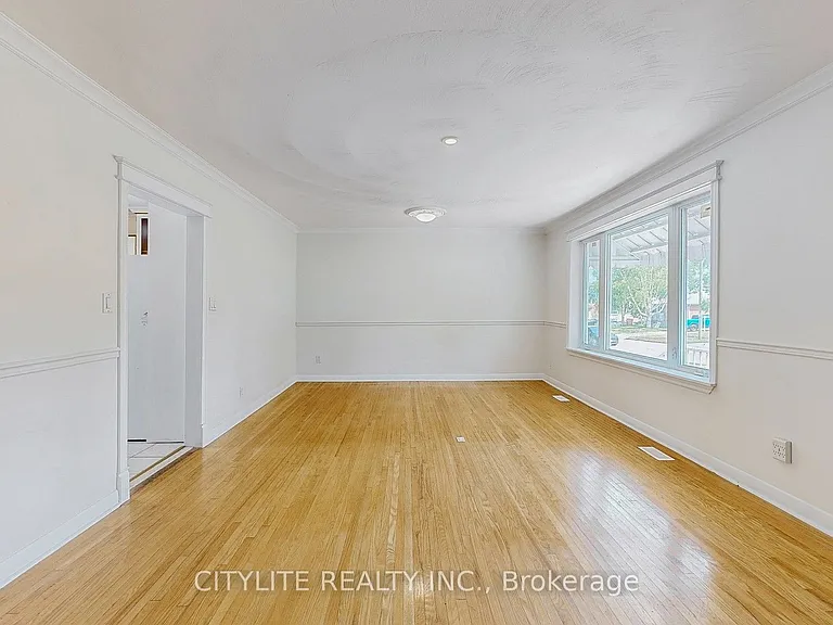 516 Monteith Ave — Photo 4