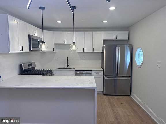 2nd image of 2000 Hanson Rd