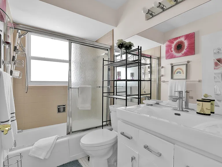 450 French Royale Cir — Photo 32