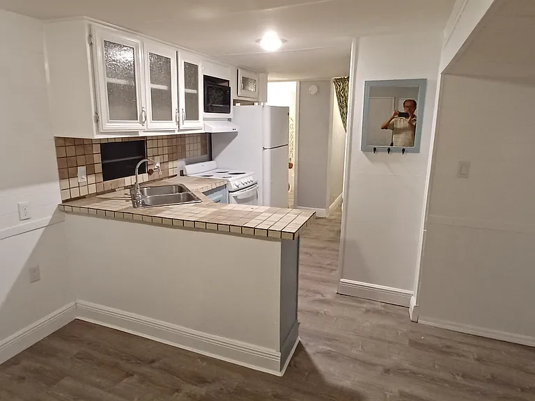3076 SW Swain Ave #6 — Photo 8
